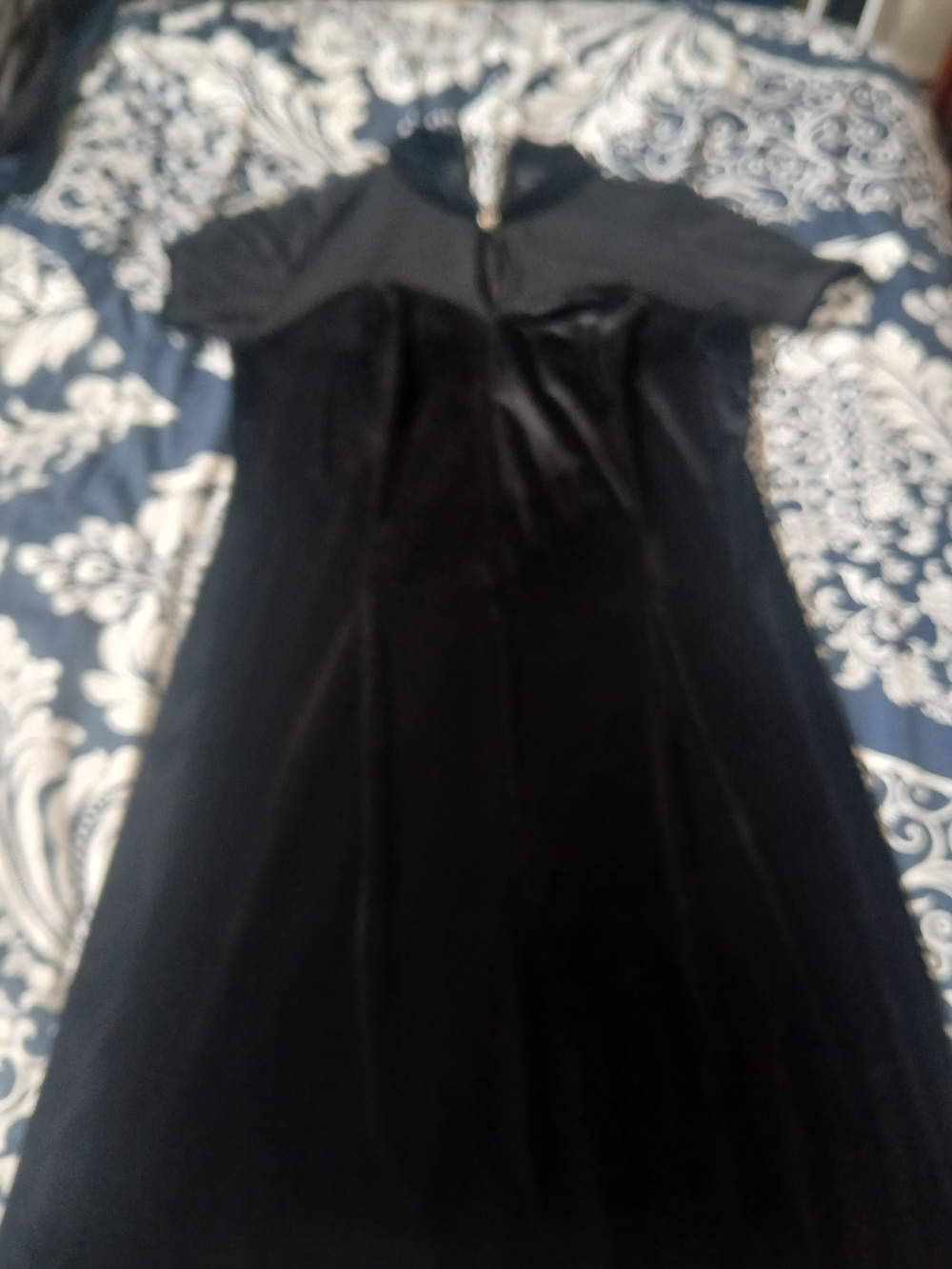 Ladies Black Velvet Short-Sleeve Dress